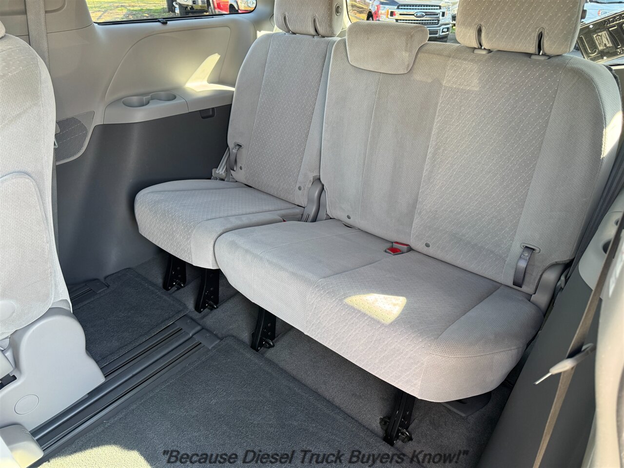 2015 Toyota Sienna LE 8-Passenger   - Photo 10 - Portland, OR 97132