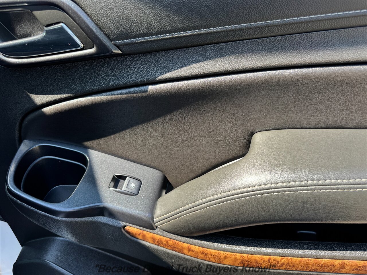 2020 Chevrolet Suburban Premier   - Photo 16 - Portland, OR 97132