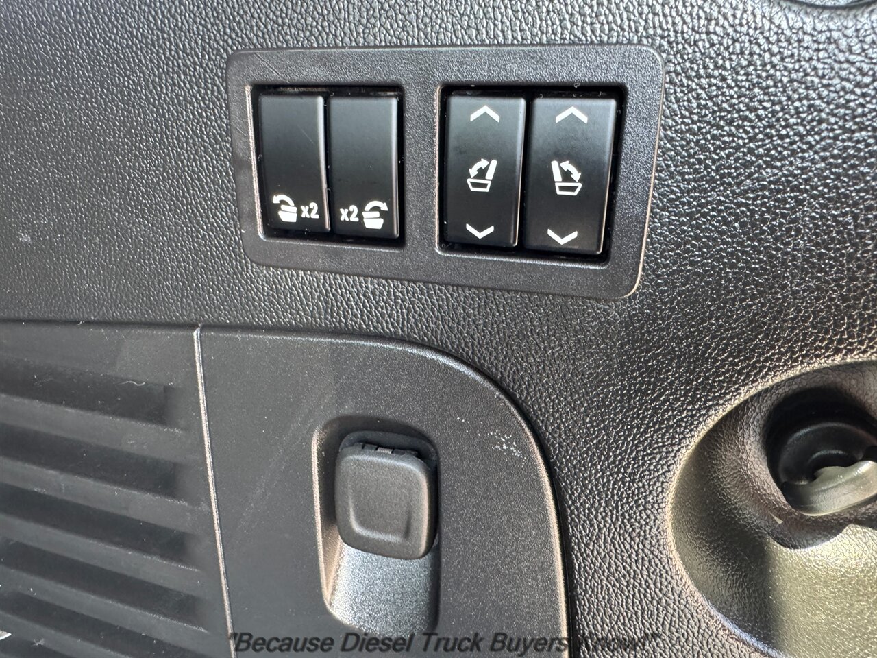 2020 Chevrolet Suburban Premier   - Photo 14 - Portland, OR 97132