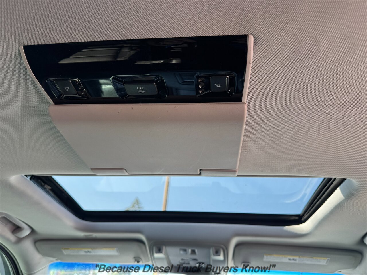 2020 Chevrolet Suburban Premier   - Photo 21 - Portland, OR 97132
