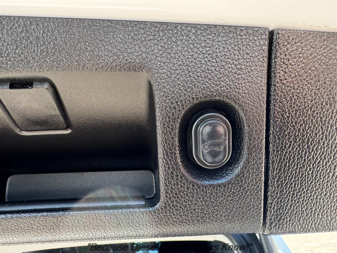 2020 Chevrolet Suburban Premier   - Photo 13 - Portland, OR 97132