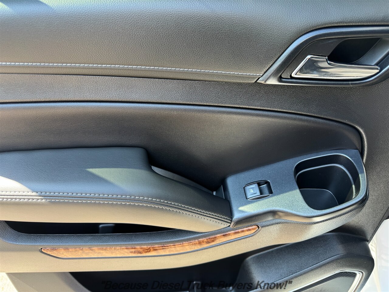 2020 Chevrolet Suburban Premier   - Photo 11 - Portland, OR 97132