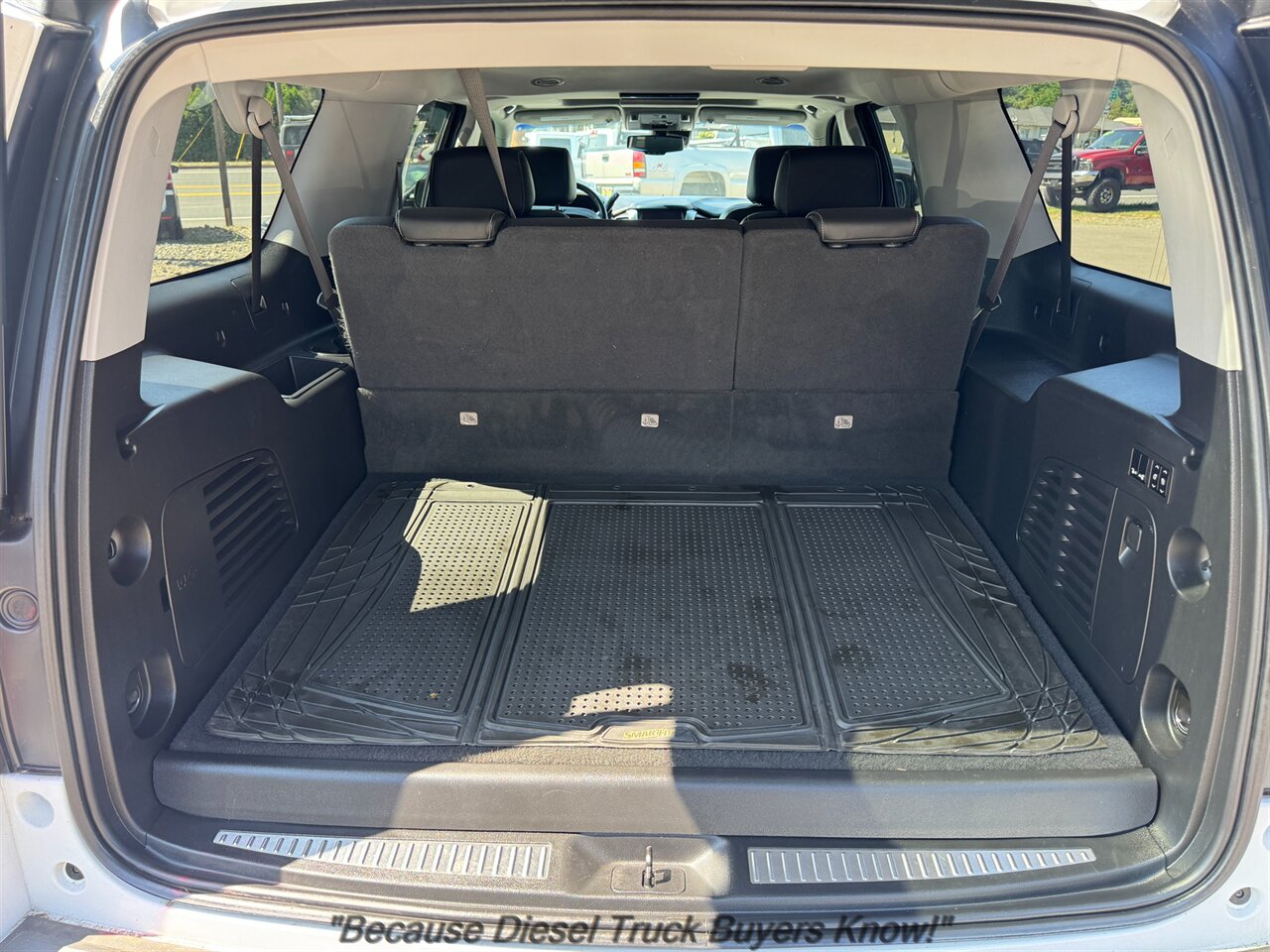 2020 Chevrolet Suburban Premier   - Photo 12 - Portland, OR 97132