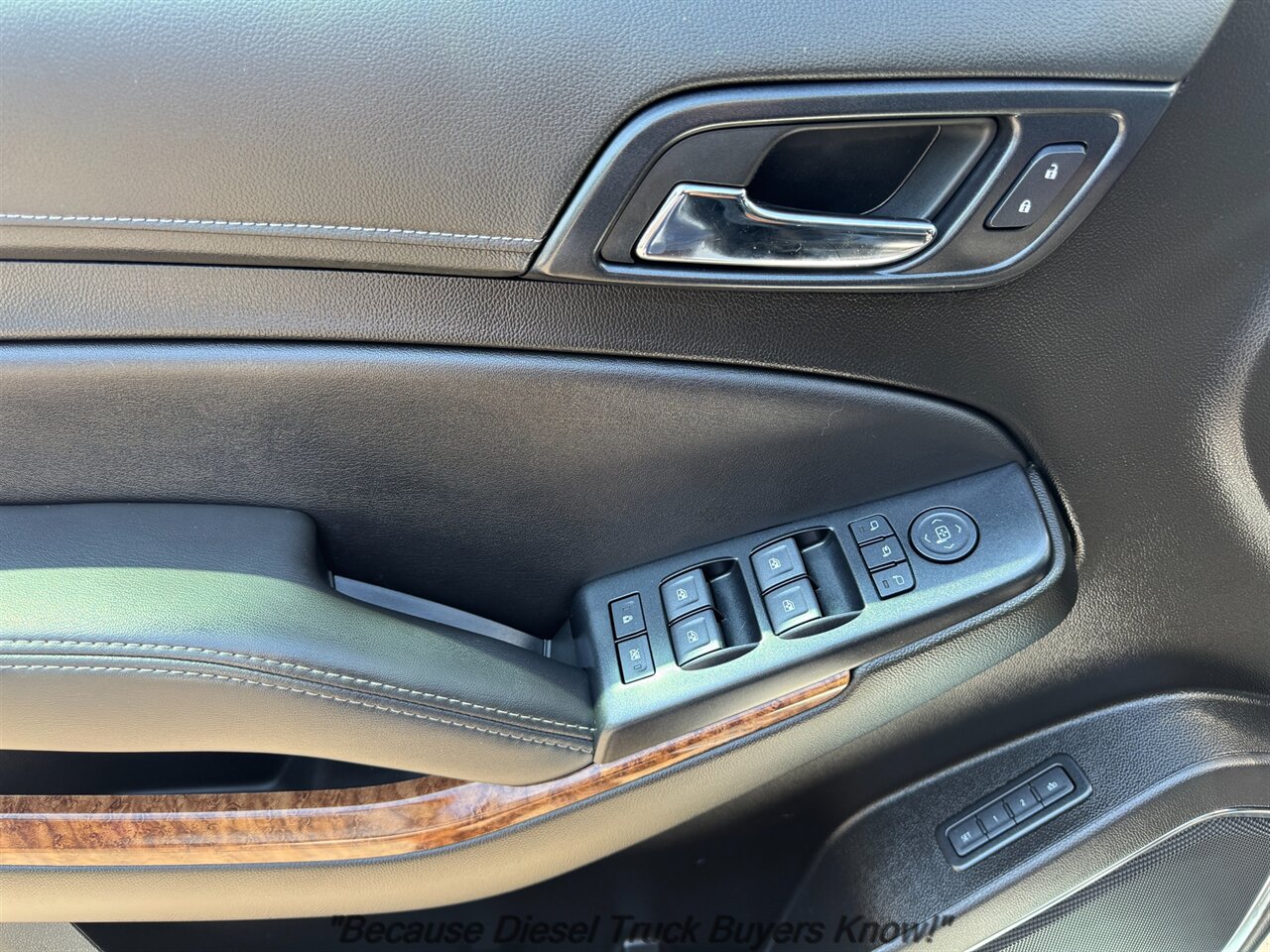 2020 Chevrolet Suburban Premier   - Photo 8 - Portland, OR 97132