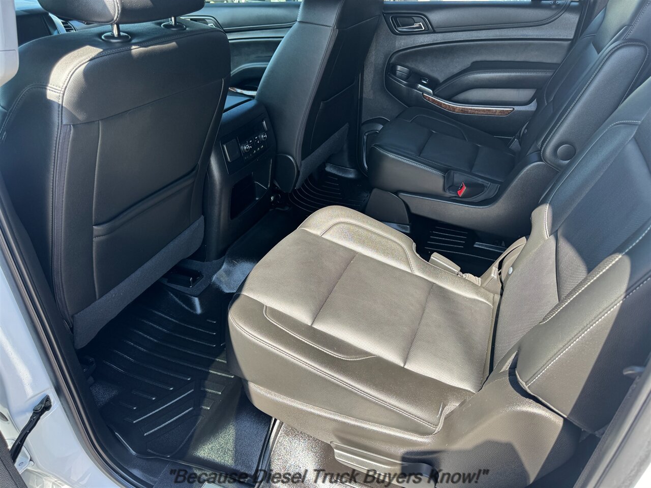 2020 Chevrolet Suburban Premier   - Photo 10 - Portland, OR 97132
