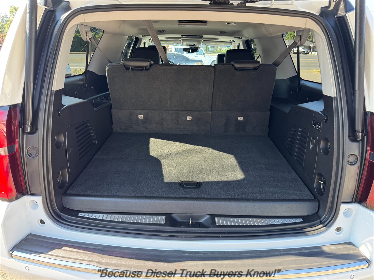 2019 Chevrolet Suburban Premier   - Photo 13 - Portland, OR 97132