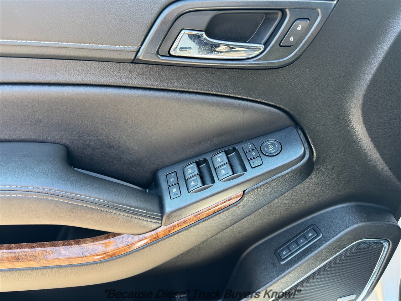 2019 Chevrolet Suburban Premier   - Photo 9 - Portland, OR 97132