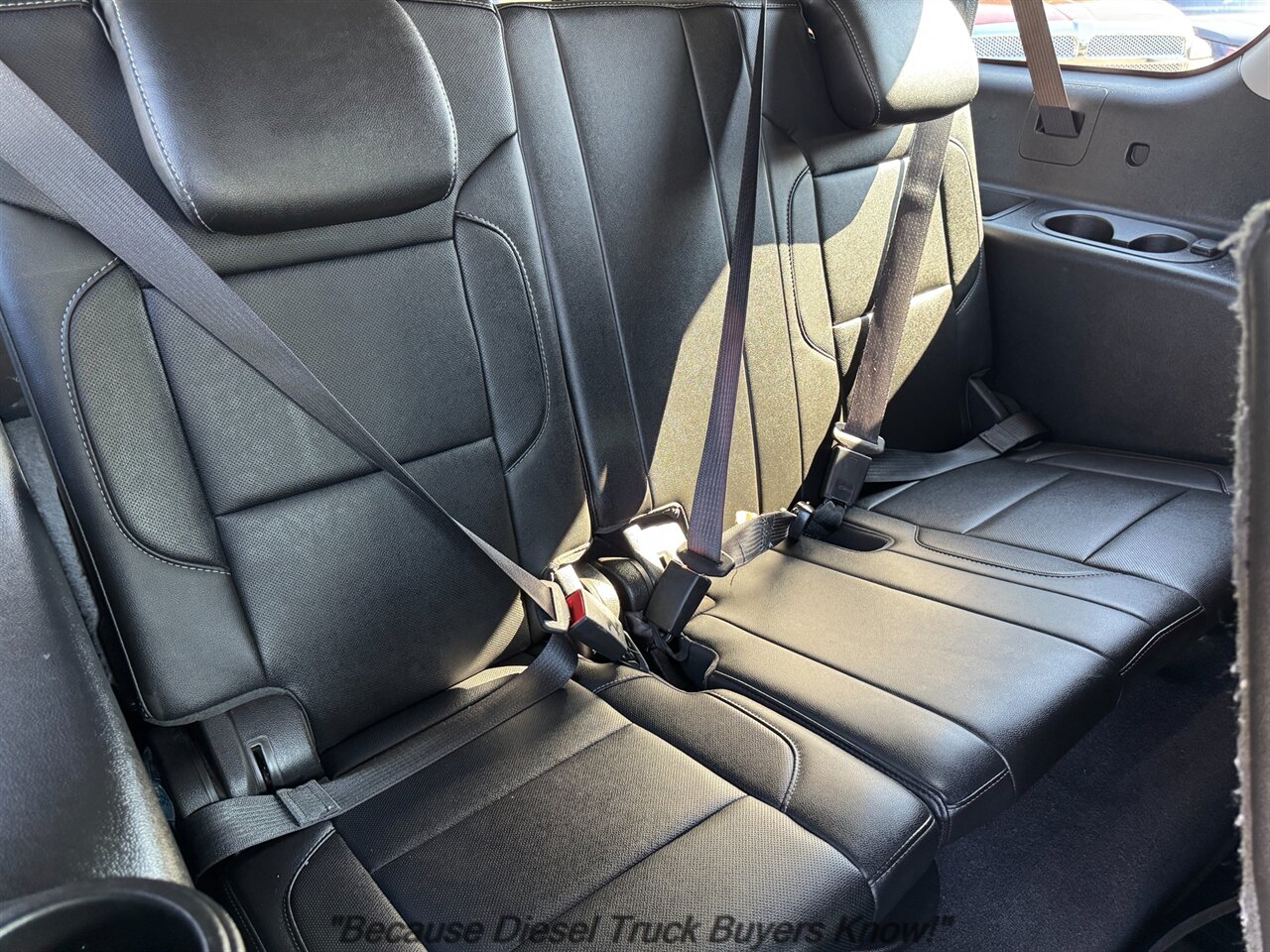 2019 Chevrolet Suburban Premier   - Photo 17 - Portland, OR 97132