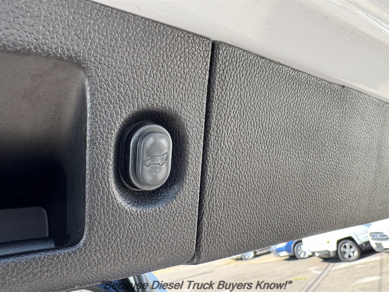 2019 Chevrolet Suburban Premier   - Photo 14 - Portland, OR 97132