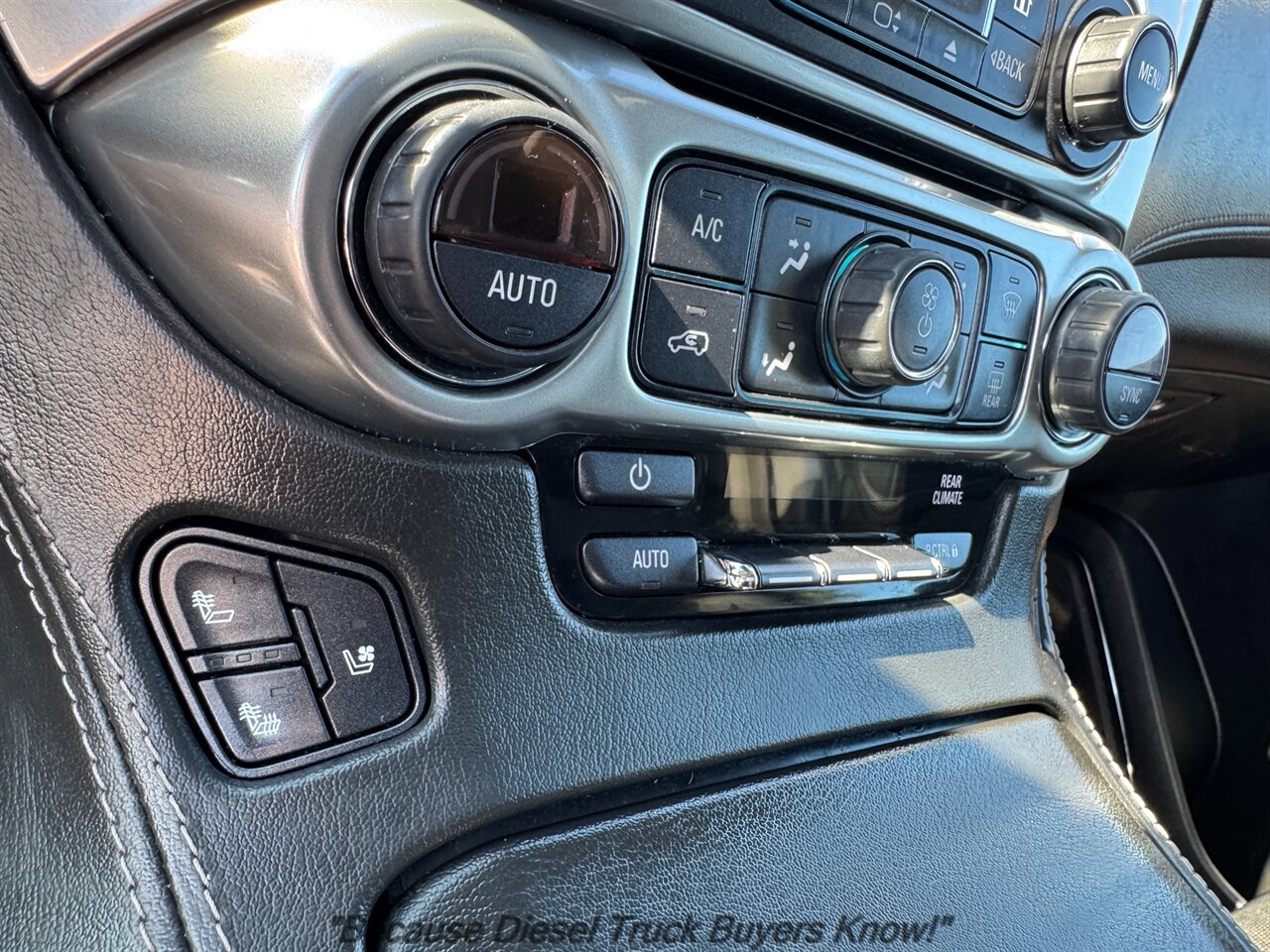 2019 Chevrolet Suburban Premier   - Photo 29 - Portland, OR 97132