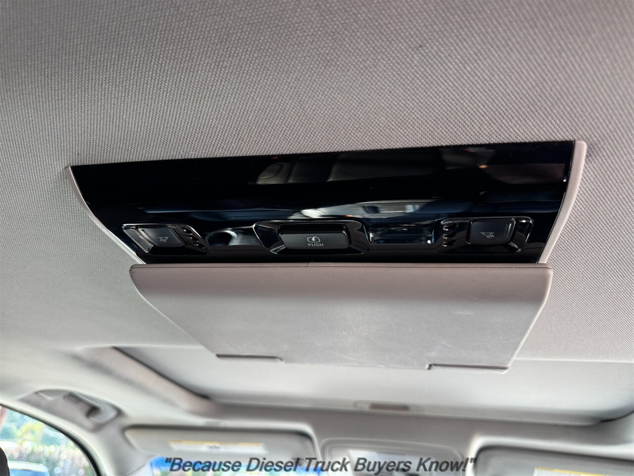 2019 Chevrolet Suburban Premier   - Photo 23 - Portland, OR 97132