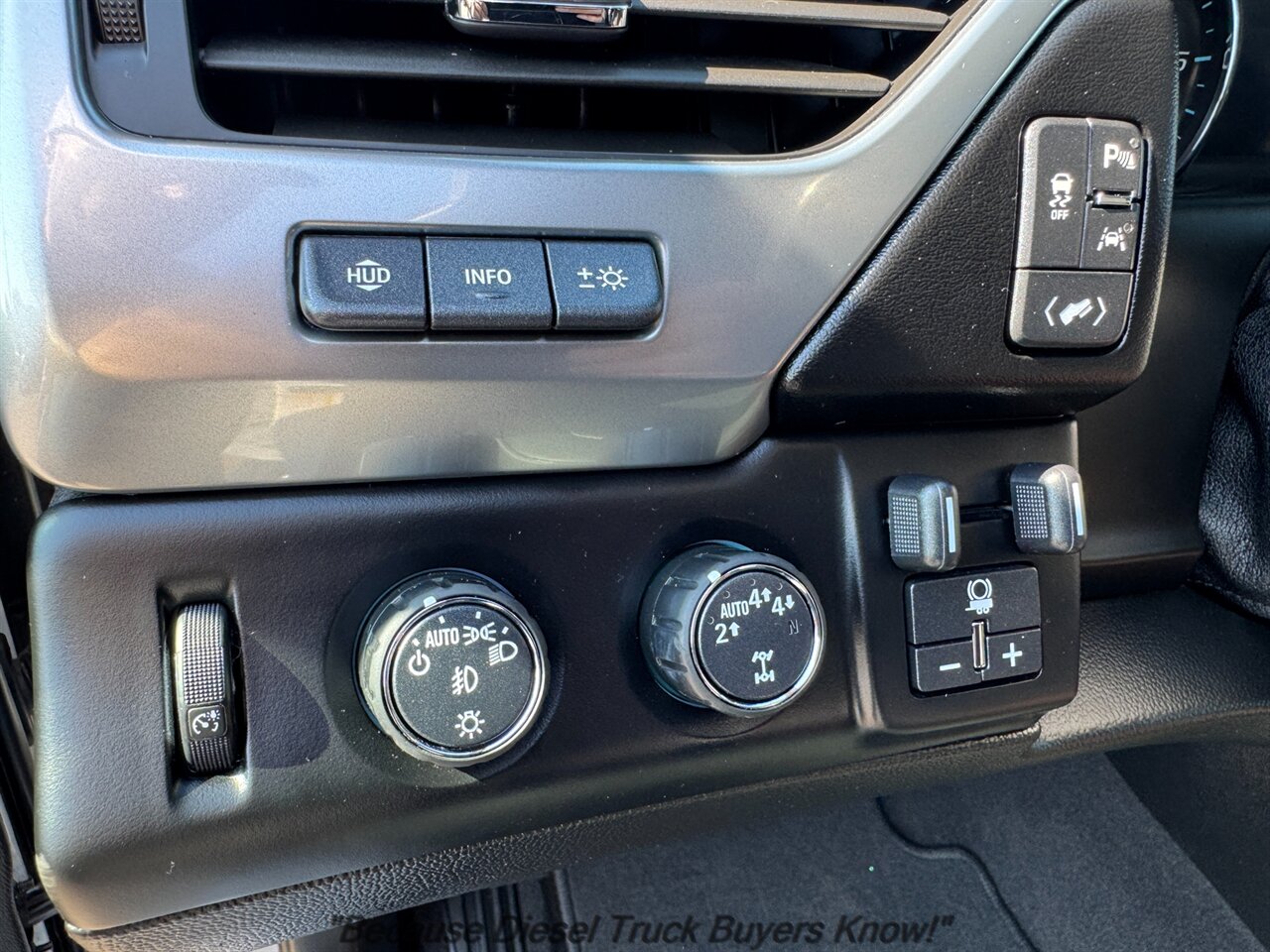 2019 Chevrolet Suburban Premier   - Photo 26 - Portland, OR 97132