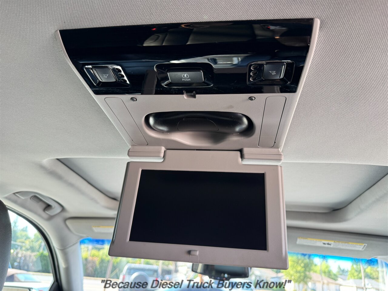 2019 Chevrolet Suburban Premier   - Photo 24 - Portland, OR 97132