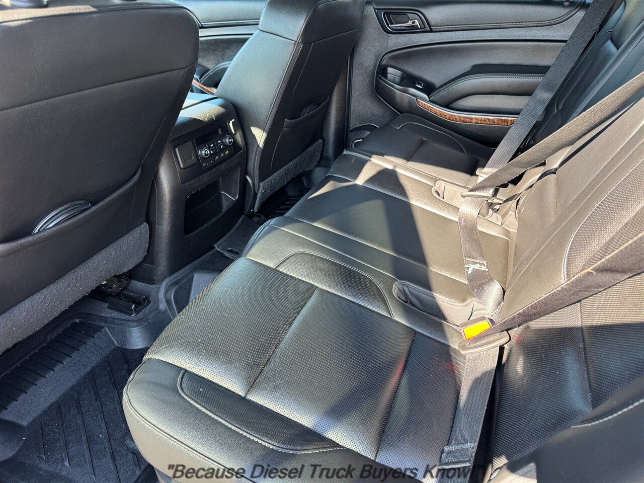 2019 Chevrolet Suburban Premier   - Photo 11 - Portland, OR 97132