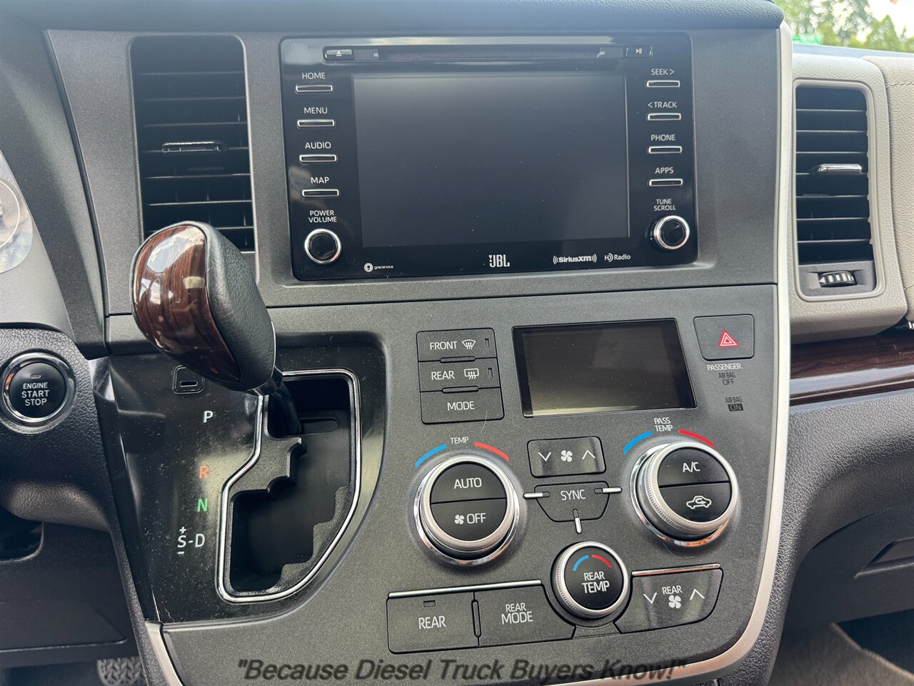 2020 Toyota Sienna Limited 7-Passenger   - Photo 18 - Portland, OR 97132