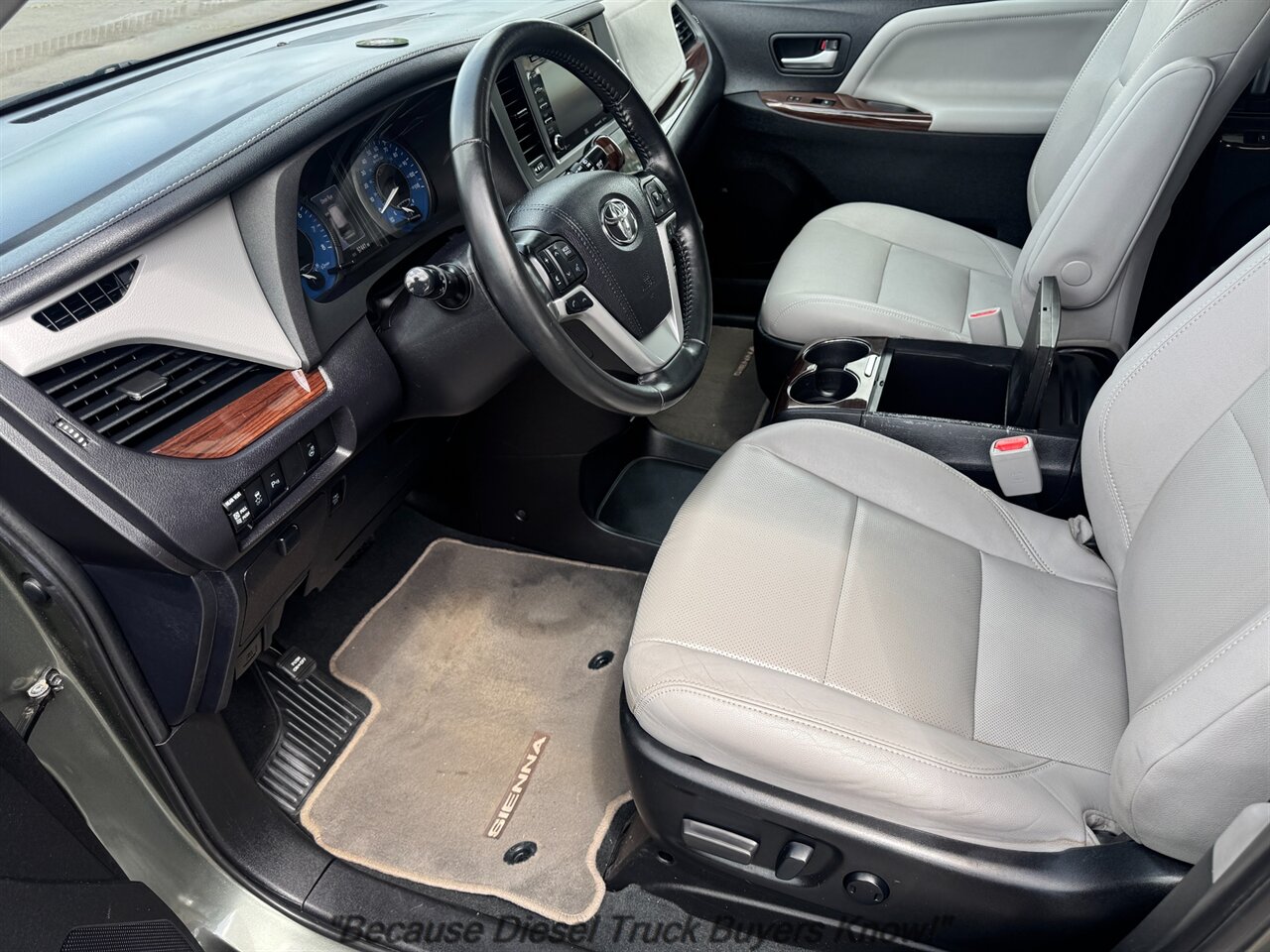 2020 Toyota Sienna Limited 7-Passenger   - Photo 9 - Portland, OR 97132