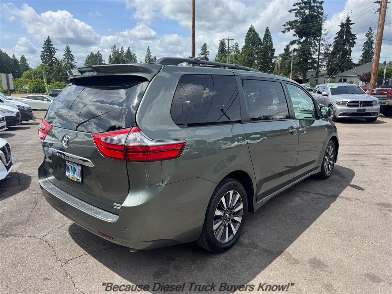 2020 Toyota Sienna Limited 7-Passenger   - Photo 7 - Portland, OR 97132