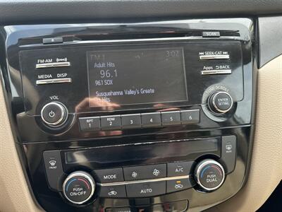 2015 Nissan Rogue SV   - Photo 9 - Lancaster, PA 17601