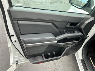 2025 Toyota Tacoma SR5   - Photo 18 - Salt Lake City, UT 84115