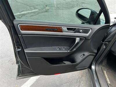 2016 Volkswagen Touareg VR6 Lux - Photo 19 - Salt Lake City, UT 84115