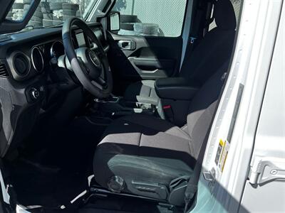 2023 Jeep Gladiator Sport S   - Photo 15 - Salt Lake City, UT 84115