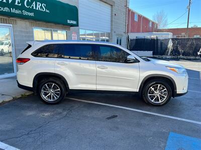 2019 Toyota Highlander XLE   - Photo 8 - Salt Lake City, UT 84115