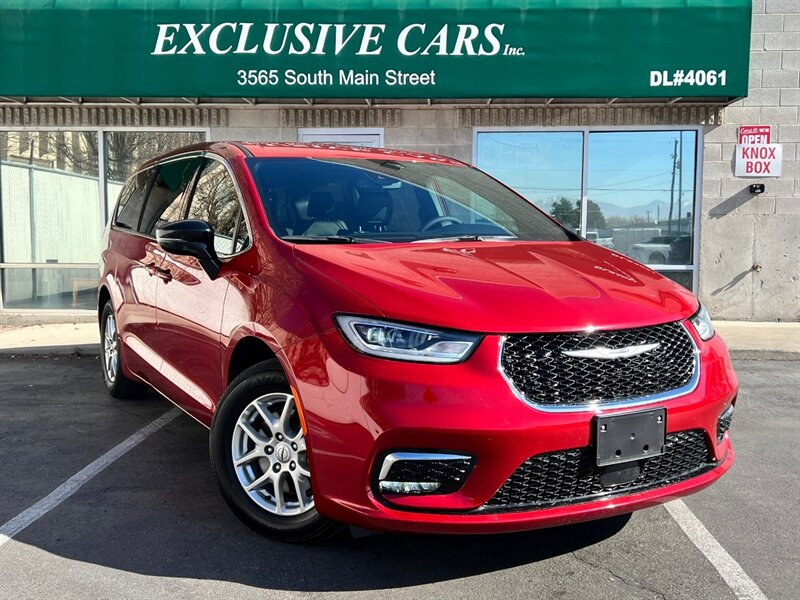 2025 Chrysler Pacifica Select