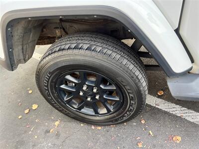 2023 Jeep Gladiator Overland   - Photo 12 - Salt Lake City, UT 84115