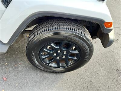 2023 Jeep Gladiator Overland   - Photo 11 - Salt Lake City, UT 84115