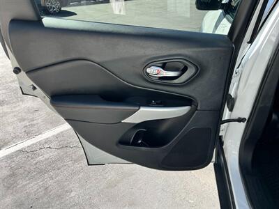 2018 Jeep Cherokee Trailhawk   - Photo 21 - Salt Lake City, UT 84115