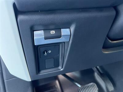 2024 Land Rover Defender 90 P300 S   - Photo 25 - Salt Lake City, UT 84115