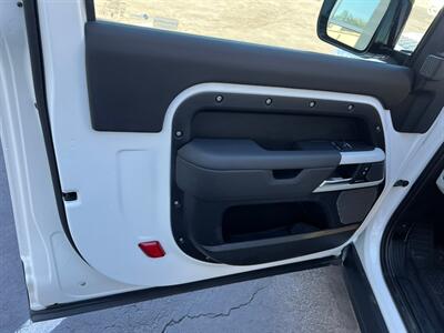 2024 Land Rover Defender 90 P300 S   - Photo 19 - Salt Lake City, UT 84115