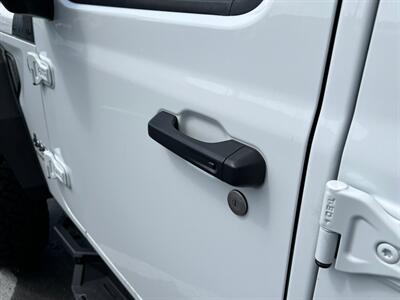 2023 Jeep Gladiator Overland   - Photo 18 - Salt Lake City, UT 84115