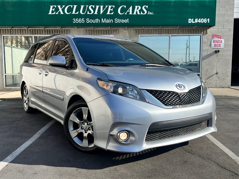 2013 Toyota Sienna SE's photo