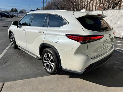 2021 Toyota Highlander XLE   - Photo 5 - Salt Lake City, UT 84115
