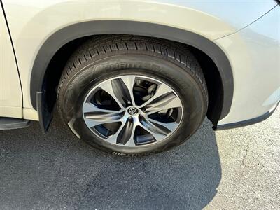 2021 Toyota Highlander XLE   - Photo 11 - Salt Lake City, UT 84115