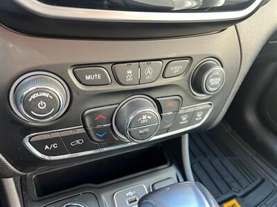 2019 Jeep Cherokee Overland   - Photo 34 - Salt Lake City, UT 84115