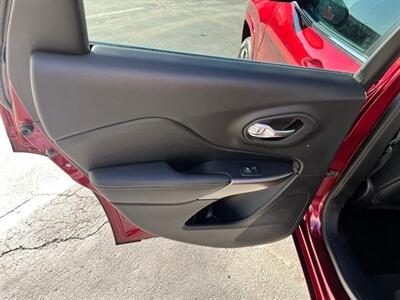 2019 Jeep Cherokee Overland   - Photo 20 - Salt Lake City, UT 84115