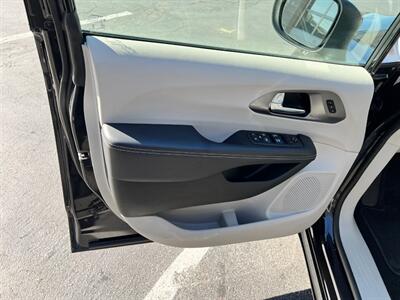 2023 Chrysler Pacifica Touring L   - Photo 18 - Salt Lake City, UT 84115