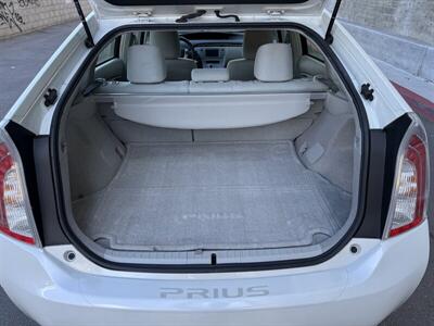 2014 Toyota Prius Three   - Photo 24 - Reseda, CA 91335