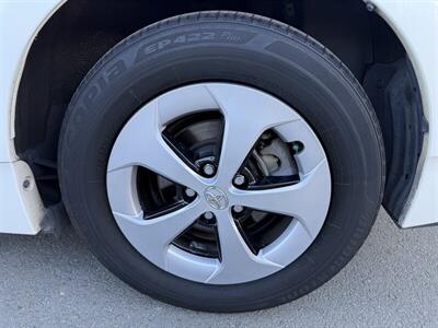 2014 Toyota Prius Three   - Photo 31 - Reseda, CA 91335