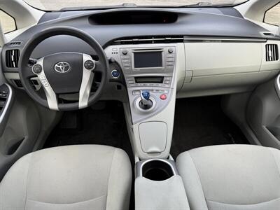 2014 Toyota Prius Three   - Photo 10 - Reseda, CA 91335