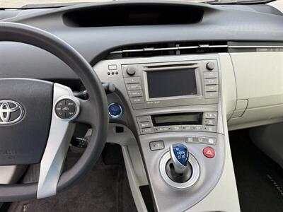2014 Toyota Prius Three   - Photo 17 - Reseda, CA 91335