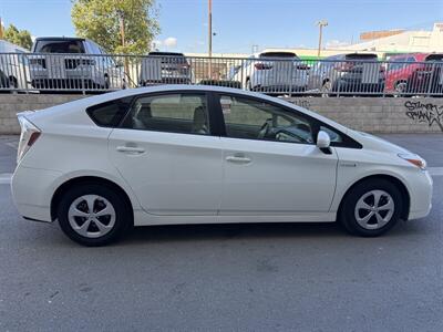 2014 Toyota Prius Three   - Photo 8 - Reseda, CA 91335