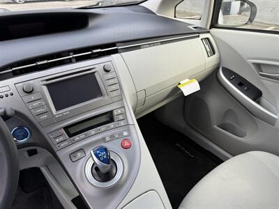 2014 Toyota Prius Three   - Photo 18 - Reseda, CA 91335