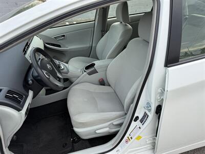 2014 Toyota Prius Three   - Photo 12 - Reseda, CA 91335