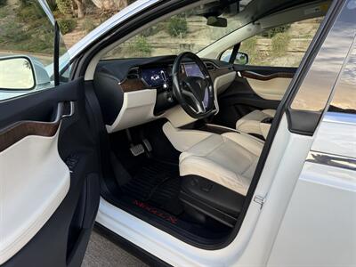 2017 Tesla Model X 100D   - Photo 21 - Reseda, CA 91335