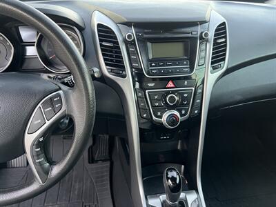 2014 Hyundai Elantra GT   - Photo 16 - Reseda, CA 91335