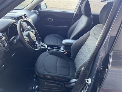 2014 Kia Soul +   - Photo 18 - Reseda, CA 91335