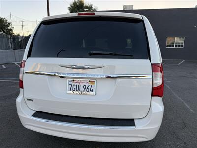 2012 Chrysler Town & Country Touring   - Photo 6 - Reseda, CA 91335